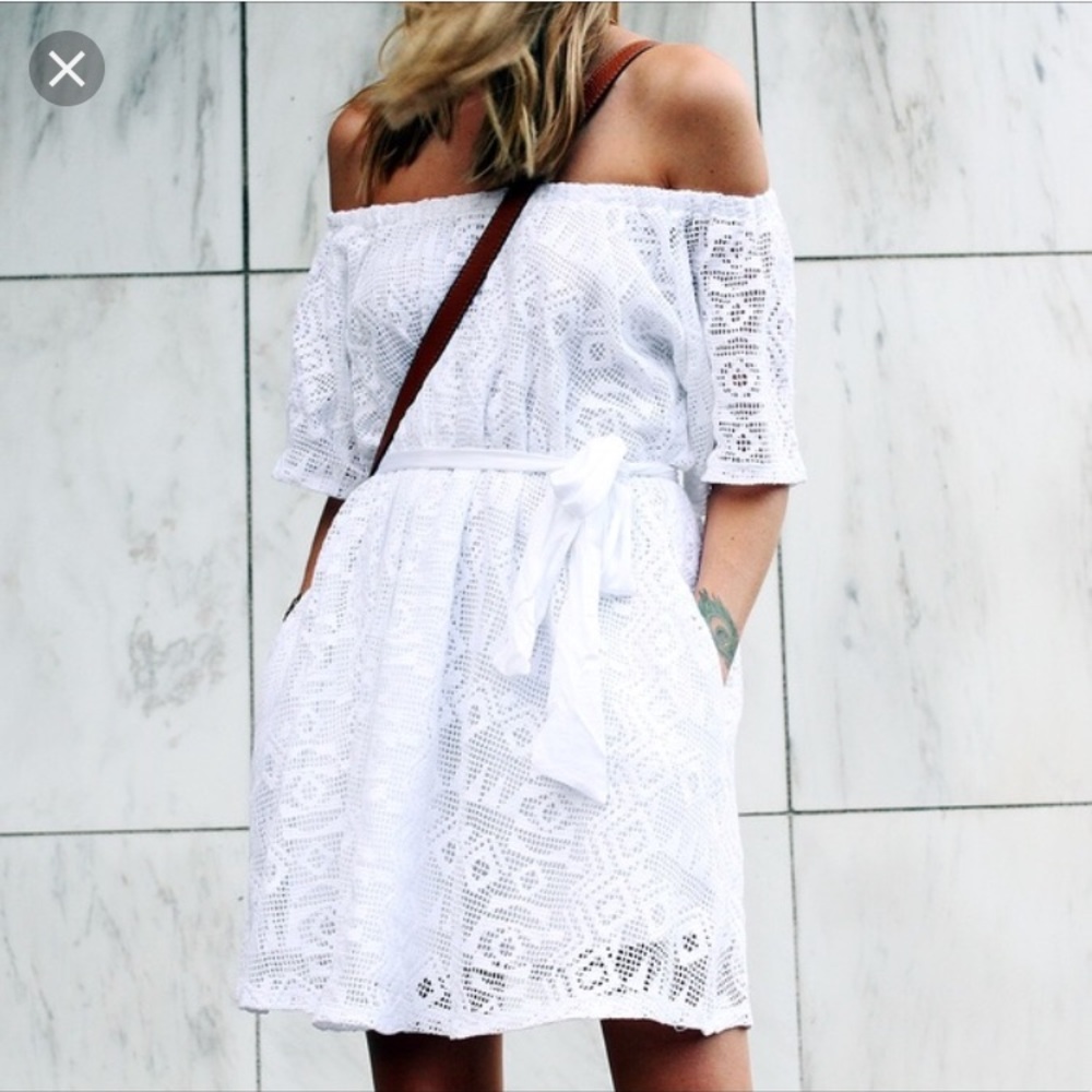 Banana Republic Off the Shoulder Lace Crochet 👗